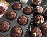 Foto langkah ke 5 dari resep 25. Classic Choco Muffin.