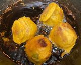 A picture of step 5 of Aloo bonda (fried potato balls).