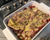 Une image de l'étape 8 de Côtes de porc à la moutarde,herbes de Provence,oignon, poivron rouge et olives marinées.