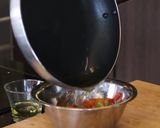 Foto langkah ke 4 dari resep Punya Tomat? Bikin Ini Aja! Resep Sambal Dabu Dabu Khas Manado.