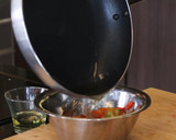 Foto langkah ke 4 dari resep Punya Tomat? Bikin Ini Aja! Resep Sambal Dabu Dabu Khas Manado.