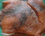 Foto del paso 1 de la receta: Salmón con camarones en crema de chipotle