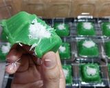 Foto langkah ke 7 dari resep Kue kaswi pandan.