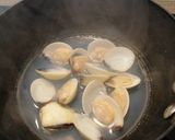 Foto del paso 3 de la receta: Garbanzos con gambas y almejas