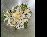 A picture of step 3 of Okra Potato Masala Fry.