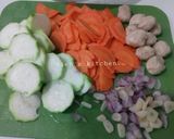Foto langkah ke 1 dari resep Sayur oyong baso n wortel.