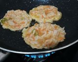 Foto langkah ke 5 dari resep Dadar Telur Nasi Wortel ala Aa.