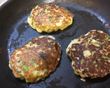 Foto del paso 6 de la receta: Tortitas de calabacín con salsa de yogur
