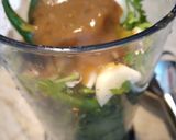 A picture of step 3 of Hara dhania imli chutney.