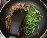 A picture of step 4 of Carrot rice and shredded beef sauce.