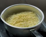 Foto langkah ke 1 dari resep Mie Ayam Kecap.