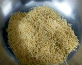 A picture of step 1 of Vermicelli Pulao.