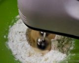 Foto langkah ke 3 dari resep Bolu kukus merah putih.