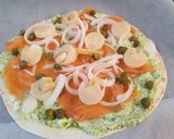 Foto del paso 2 de la receta Increíble pizzeta con pesto de cilantro y salmón ahumado