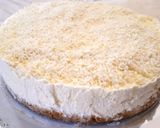 Foto del passaggio 7 della ricetta Cheesecake al limone e cioccolato bianco