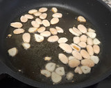 Foto del paso 2 de la receta: Merluza en salsa de vino dulce