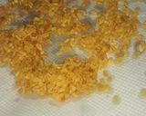 A picture of step 3 of Moong dal namkeen.