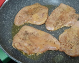 Foto del paso 2 de la receta: Pechuga de pavo marinada en soja y mostaza