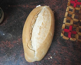 Foto del paso 1 de la receta: Bocadillo de tortilla de papas, calabacín, cebolla y chistorra