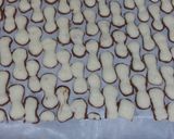 Foto langkah ke 4 dari resep Batik Trio Layer Cake.