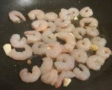Foto del paso 2 de la receta: Judias con gambitas