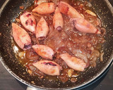 Foto del paso 5 de la receta: Chipirones encebollados con rovellons y espárragos trigueros