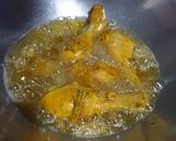 Foto langkah ke 4 dari resep Ayam Goreng Presto Bumbu Kuning.