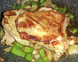 Foto del paso 5 de la receta: Cuarto de pollo deshuesado a la teriyaki