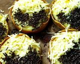 Foto langkah ke 5 dari resep Martabak mini,nyarang,anti gagal.