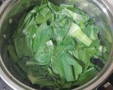 Foto langkah ke 2 dari resep Tumis Pakcoy Jamur Champignon.