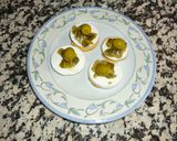 Foto del paso 4 de la receta: Almejas sentadas en tostas de pan en cojín de láminas de queso fresco