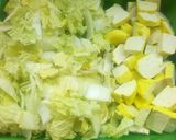 Foto langkah ke 1 dari resep Tumis sawi tahu kuning.