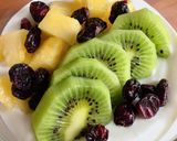 Hình bước làm 2 của món 💚 Thơm, Kiwi Dầm Sữa Chua