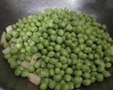 A picture of step 4 of Spicy Green Pea Ghugni.