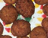 A picture of step 6 of Potato Cheese balls.