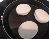 Foto del paso 7 de la receta: Muffins ingleses (panecillos sin horno)