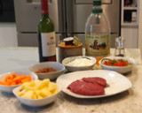 Foto del paso 1 de la receta: Carrilleras de ternera guisadas con vino tinto