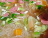 Foto langkah ke 3 dari resep Sop Bihun Sosis.