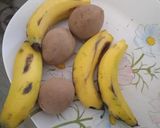 A picture of step 1 of Cheeko banana shake.