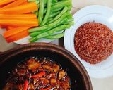 A picture of step 4 of Brown Rice with Caramelized Pork Sauce (Kho Quet).