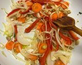 Foto del paso 2 de la receta: Wok de vegetales, merluza y fideos de arroz sobre puré de calabaza 🥙
