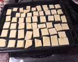 Foto del paso 2 de la receta: Galletitas de albahaca y ajo, en masa de hojaldre