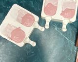 Foto del paso 2 de la receta: Paletas de helado de coco, frambuesas y arándanos keto