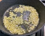 Une image de l'étape 6 de Riz aux poivrons tricolores, saucisses alsaciennes, tomates et pesto.