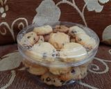 Foto langkah ke 8 dari resep Vanilla Chocochip Cookies.