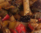 Foto del paso 4 de la receta: Macarrones integrales con salteado de verduras y setas congeladas