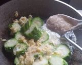 Foto langkah ke 4 dari resep Tumis Oyong Telur.