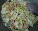 รูปขั้นตอนการทำที่ 4 ของ ไข่ไก่ผัดกะหล่ำเห็ดเข็มทอง