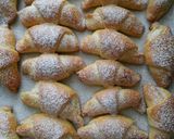 Pillekönnyű túrós kifli recept fázis 10 fotója
