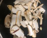 รูปขั้นตอนการทำที่ 2 ของ 🍄เห็ดมิลค์กี้ผัดน้ำมันเห็ด🐚